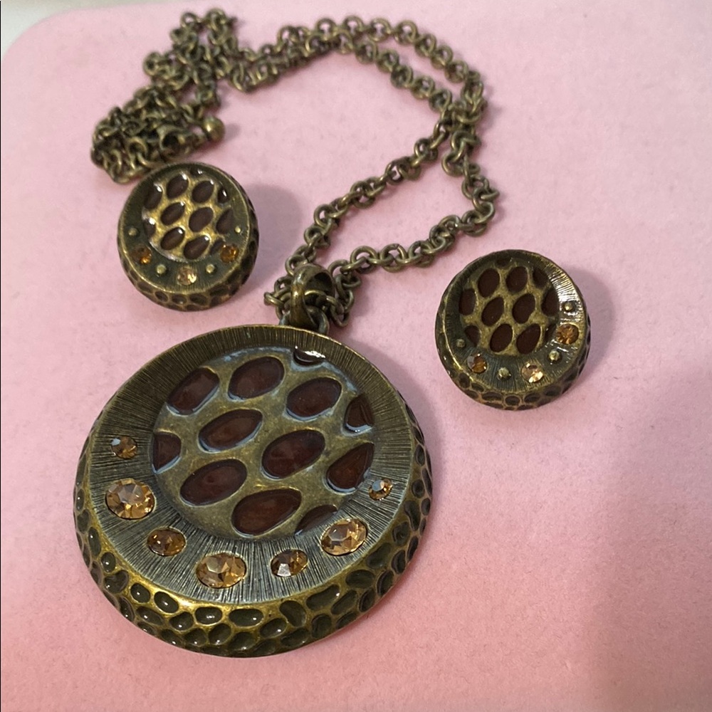 Vintage-Inspired Bronze Necklace Set with Amber Details. GUC